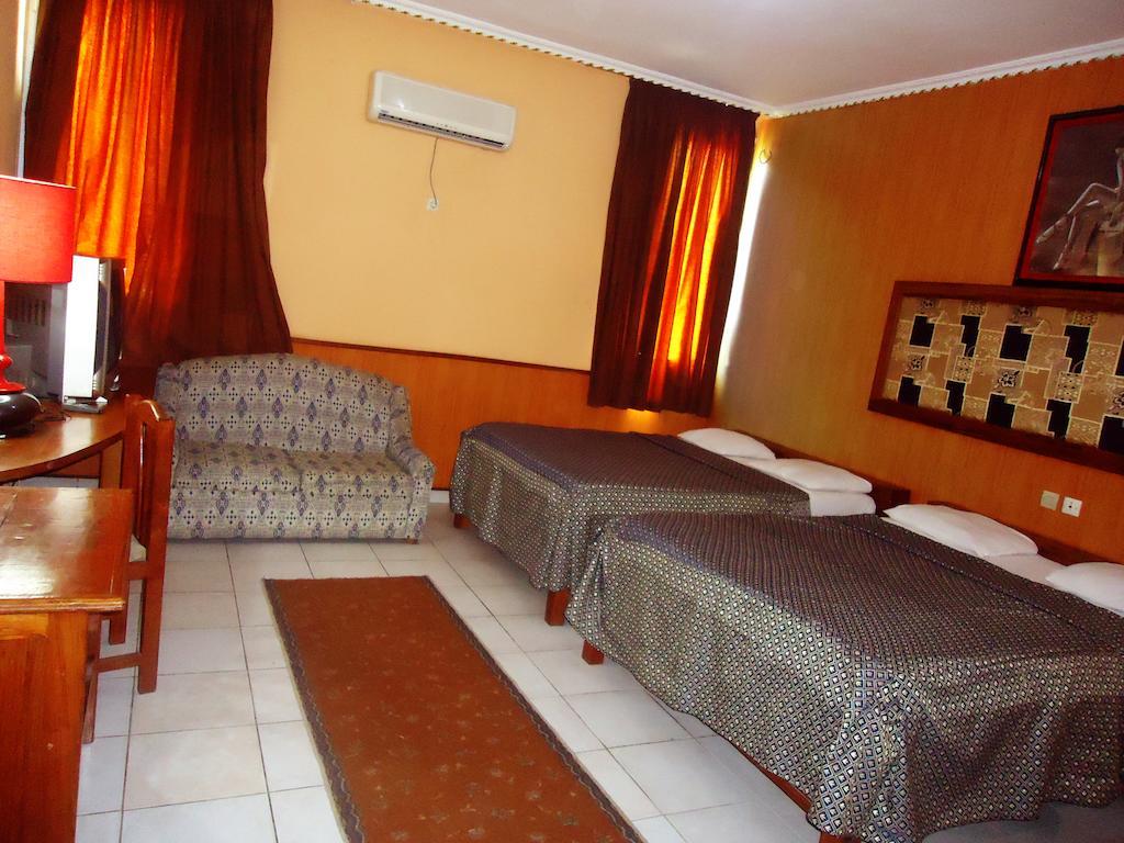 Saffana Hotel Дуала Номер фото